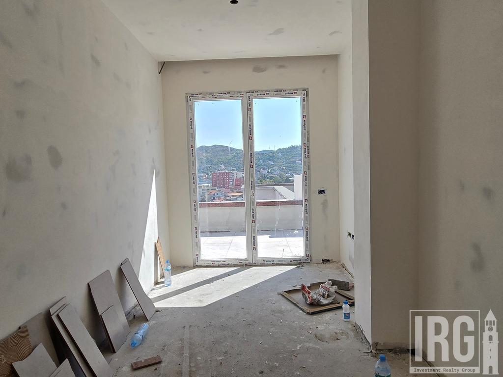 APARTAMENT 2+1 ME VERANDE NE YZBERISHT!