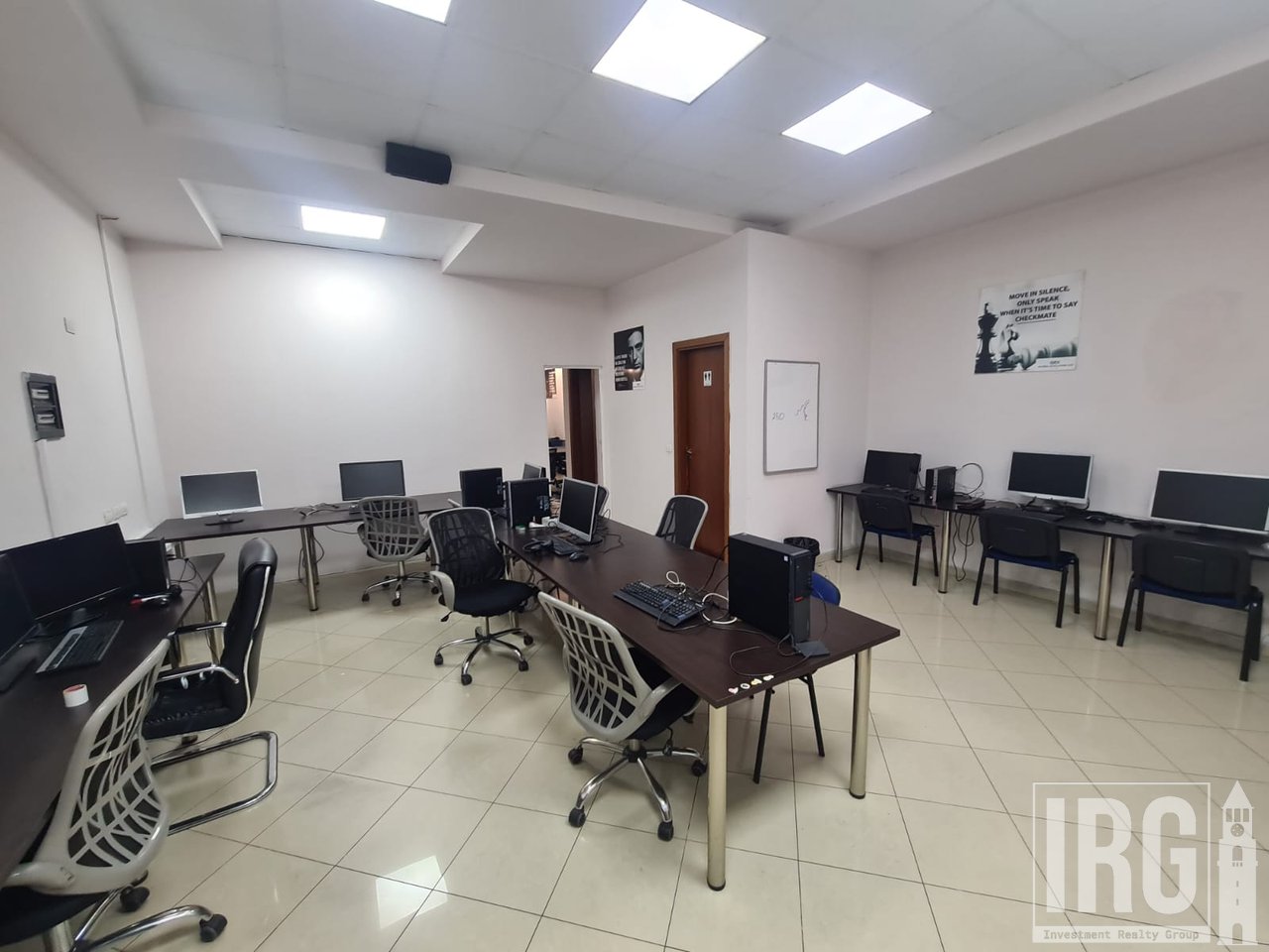 OFFICE 140M2 AT KAVAJA ROAD!