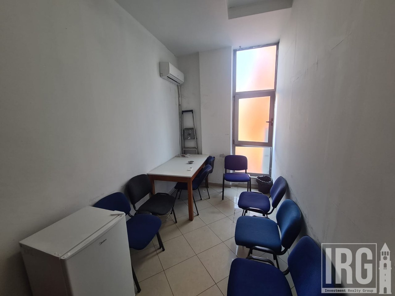 OFFICE 140M2 AT KAVAJA ROAD!