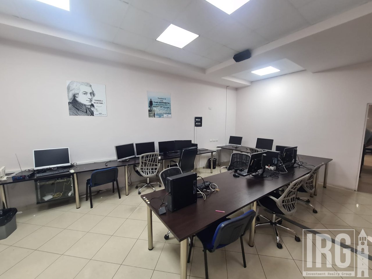 OFFICE 140M2 AT KAVAJA ROAD!