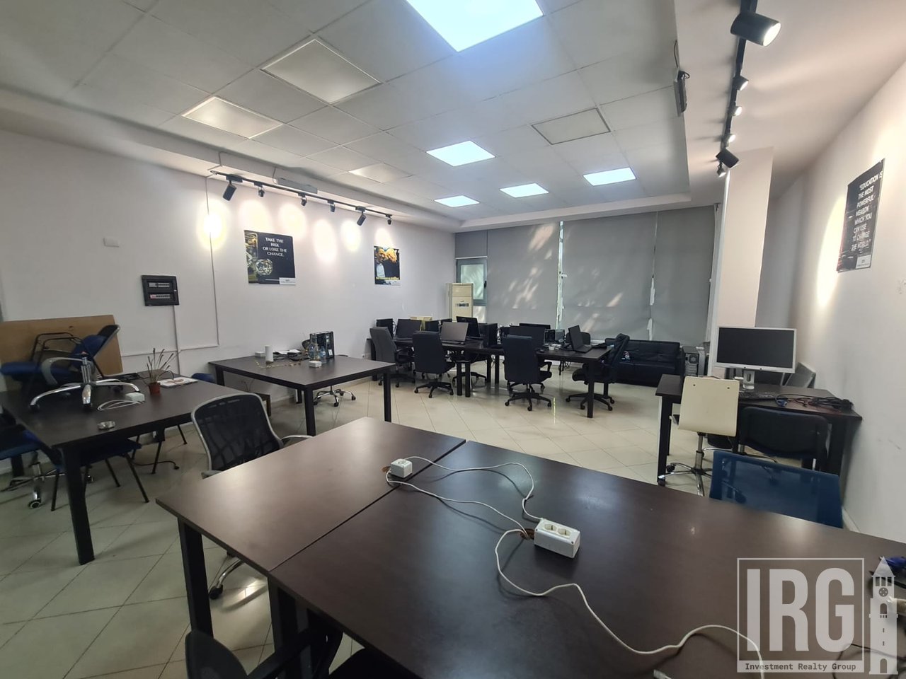 OFFICE 140M2 AT KAVAJA ROAD!