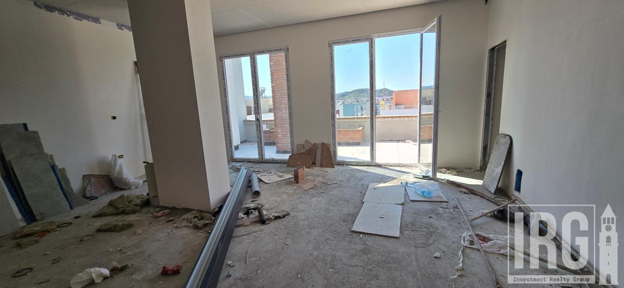 APARTAMENT 2+1 ME VERANDE NE YZBERISHT!