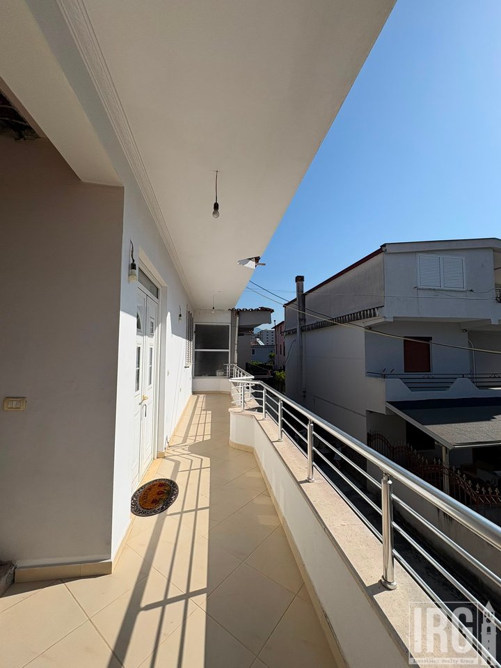 Appartamento 2+1 al secondo piano di una villa.