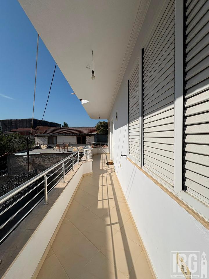 Appartamento 2+1 al secondo piano di una villa.