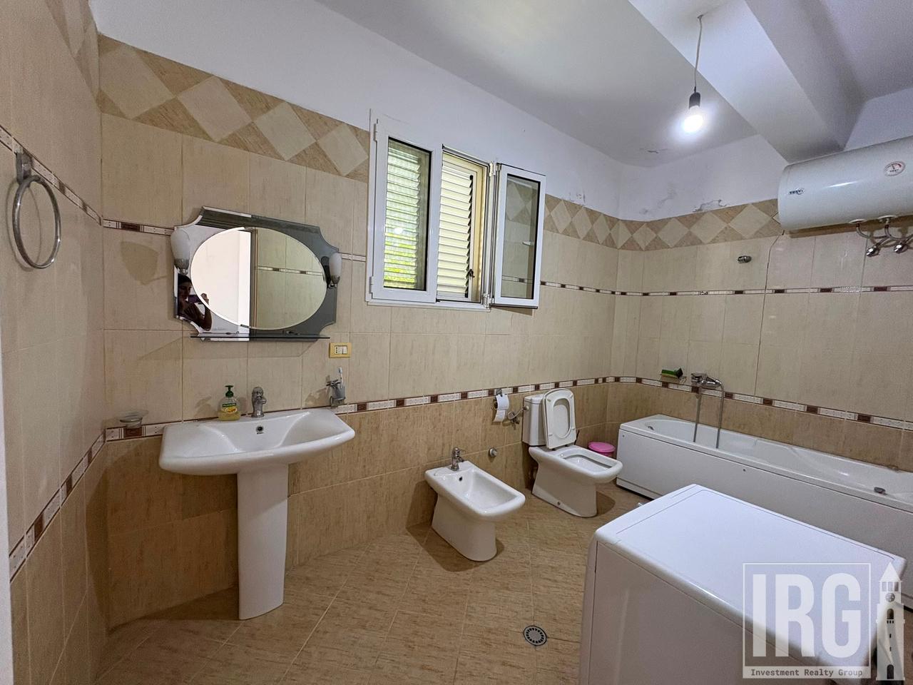 Appartamento 2+1 al secondo piano di una villa.