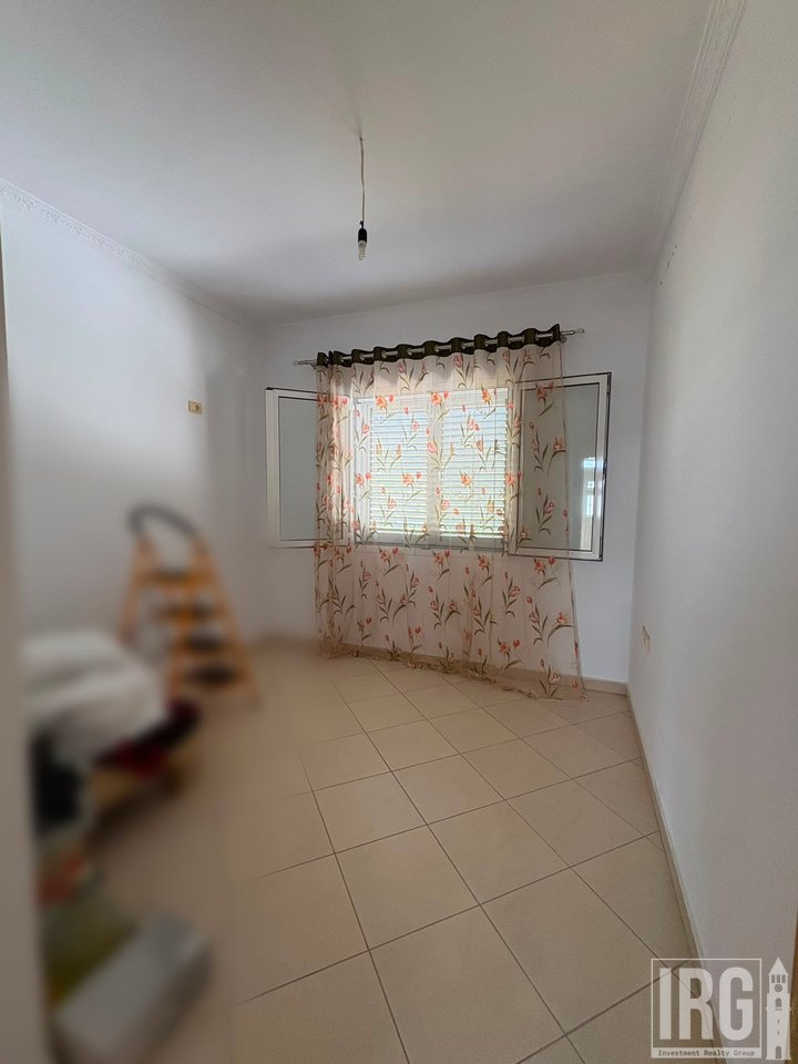 Appartamento 2+1 al secondo piano di una villa.