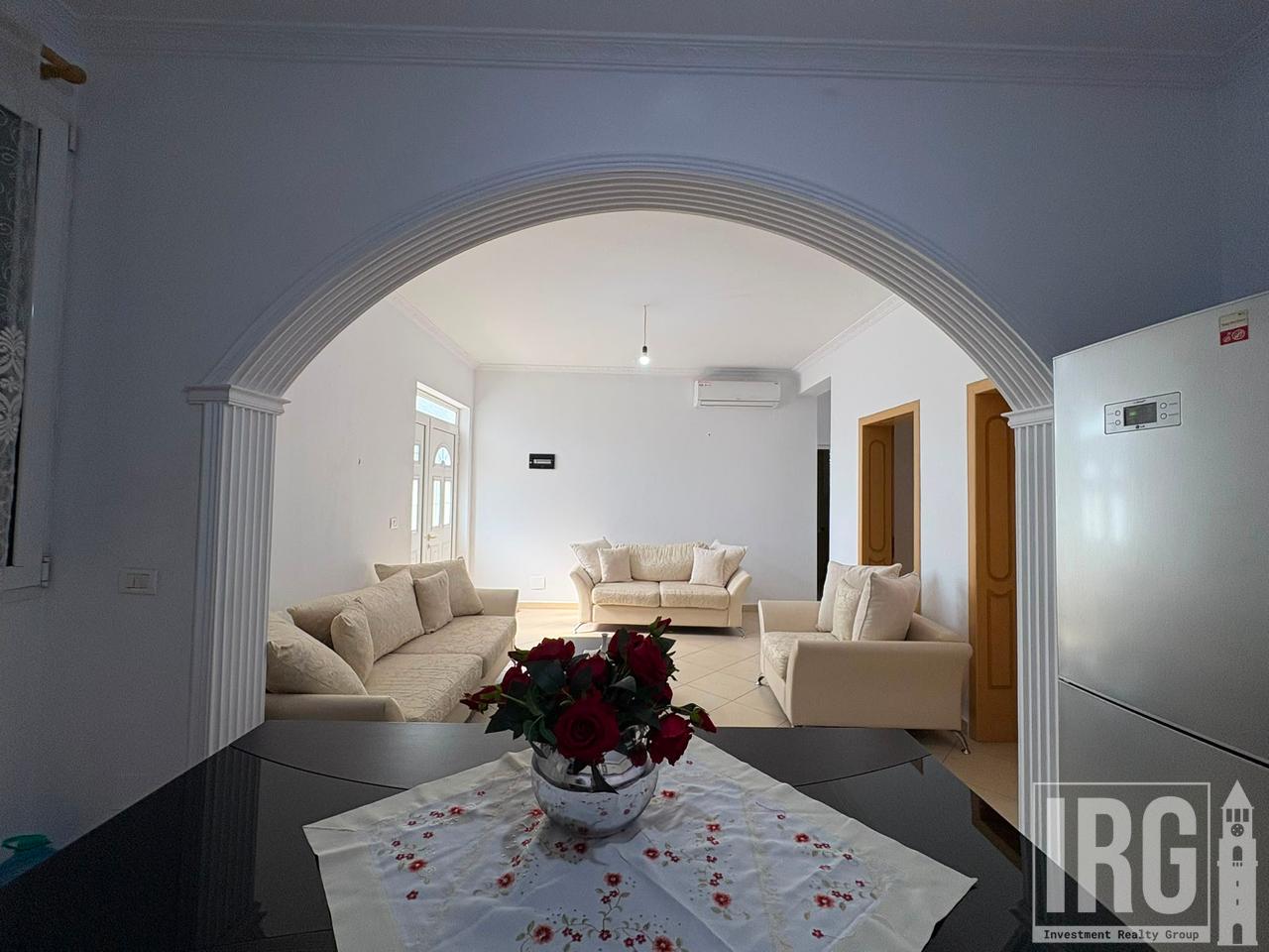 Appartamento 2+1 al secondo piano di una villa.