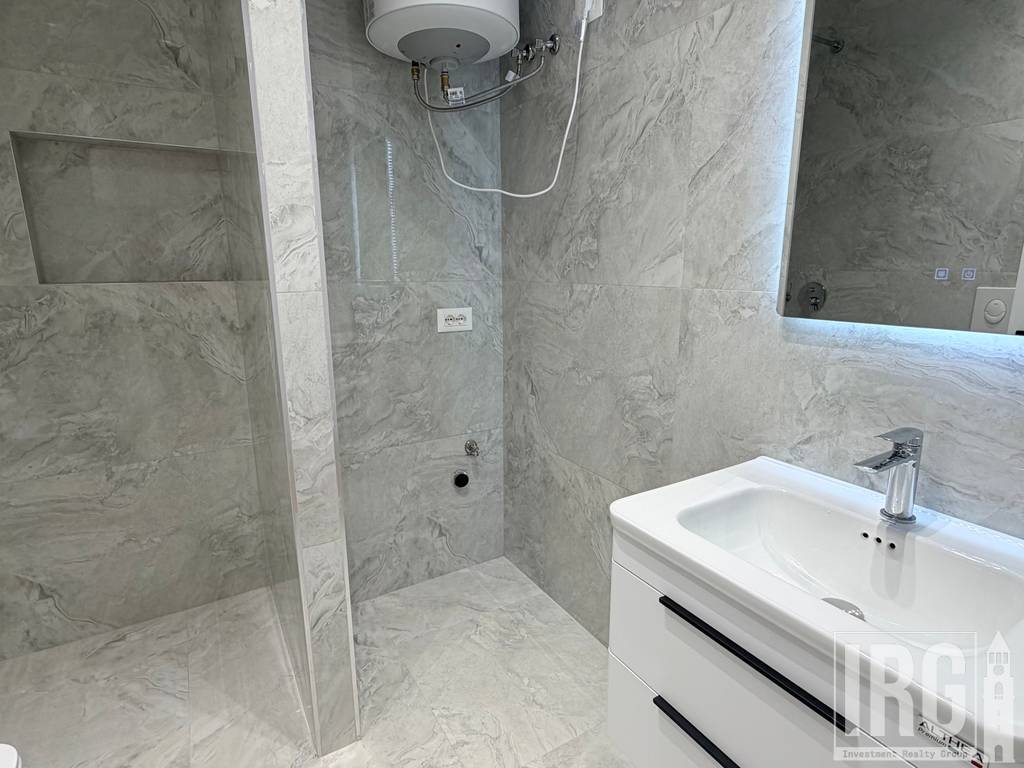 SHITET APARTAMENT 1+1 TEK ISH-STACIONI I FUNDIT I TIRANES SE RE !