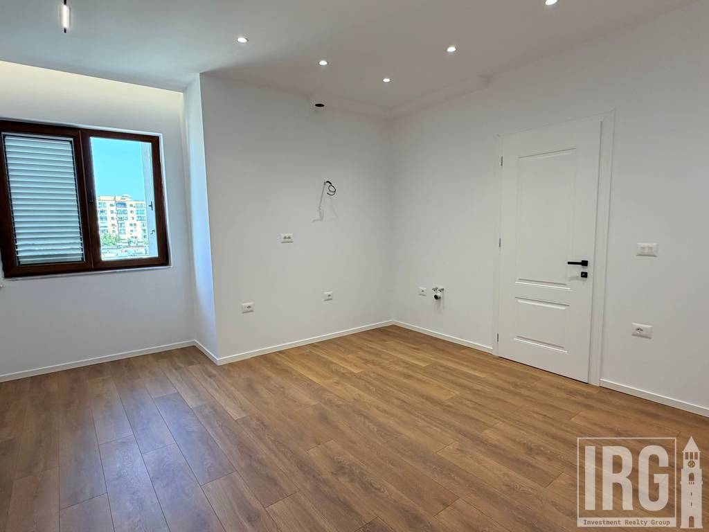 SHITET APARTAMENT 2+1 TEK ISH-STACIONI I FUNDIT I TIRANES SE RE !