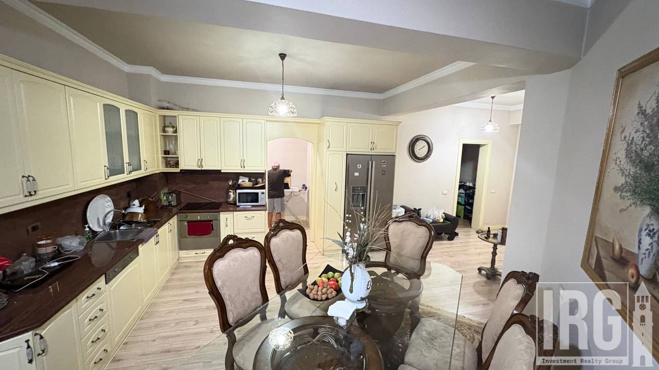 SHITET APARTAMENT 3+1 TE RRUGA E KAVAJES, PERBALLE DELIJORGJIT