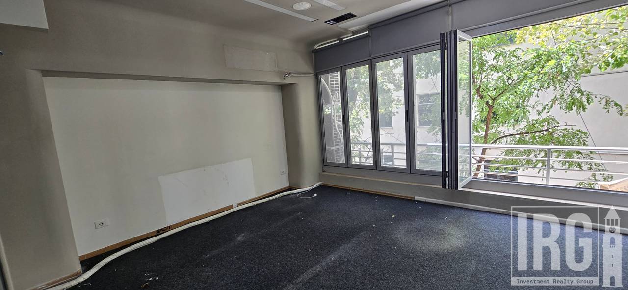 OFFICE NEAR THE LAWYER!