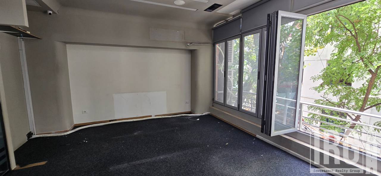 OFFICE NEAR THE LAWYER!