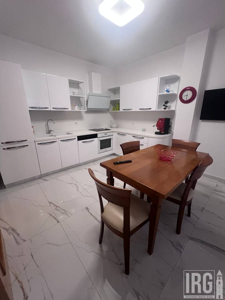 APARTAMENT 3+1+2+VERANDE PER QERA, RRUGA E ELBASANIT