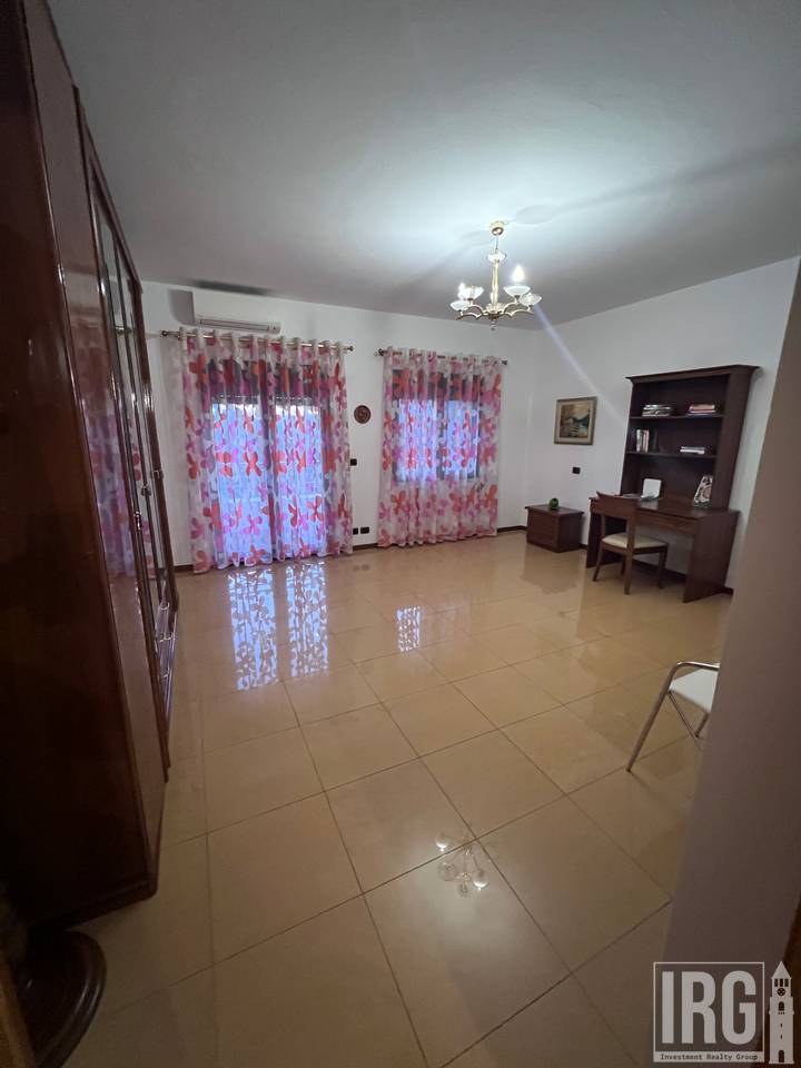 APARTAMENT 3+1+2+VERANDE PER QERA, RRUGA E ELBASANIT
