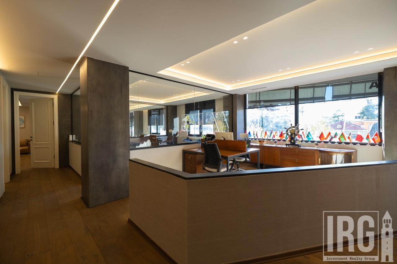 OFFICE FOR SALE IN THE HEART OF THE BLOK