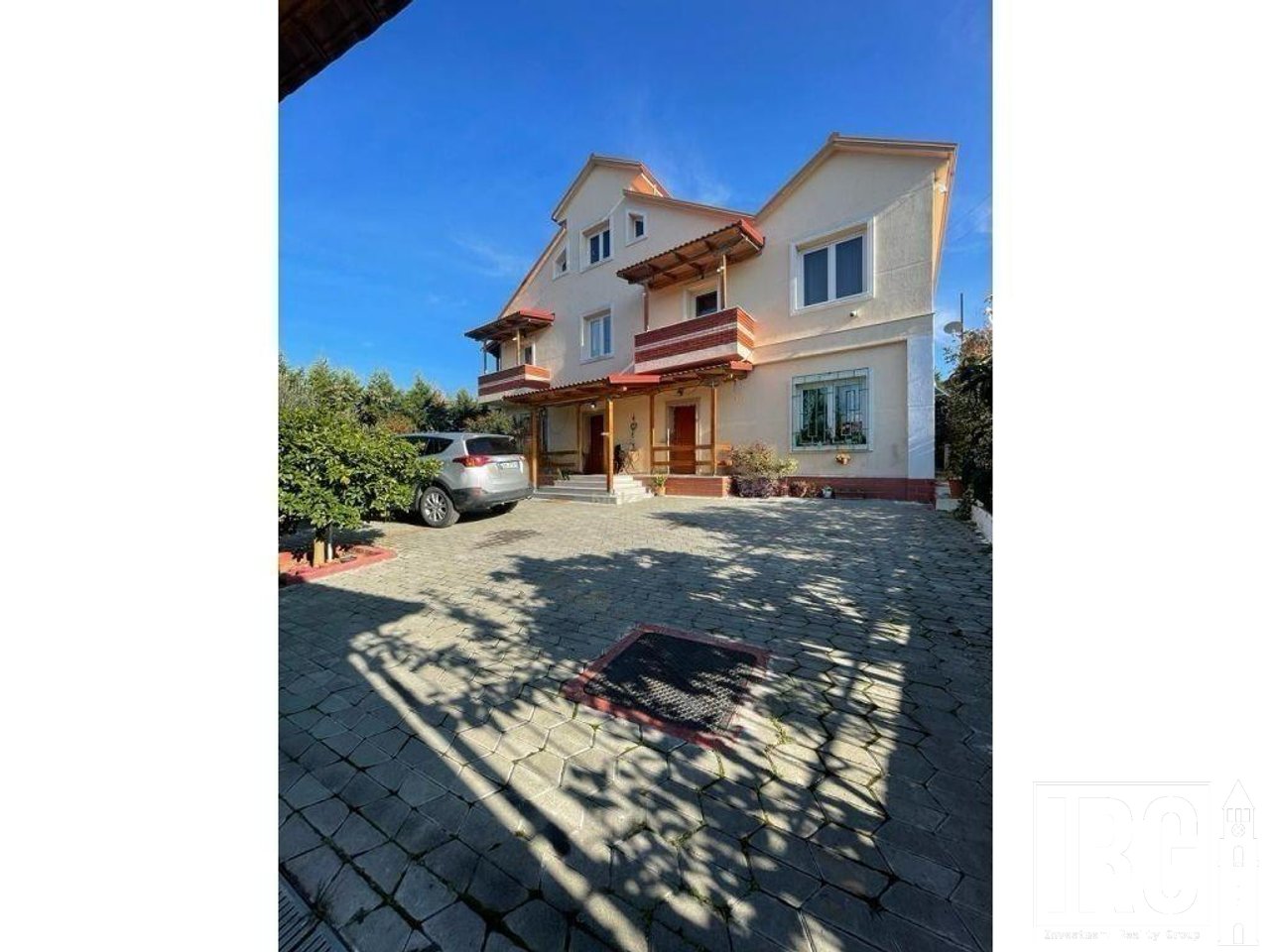 VILLA CON CORTILE IN VENDITA A PEZE TE VOGEL