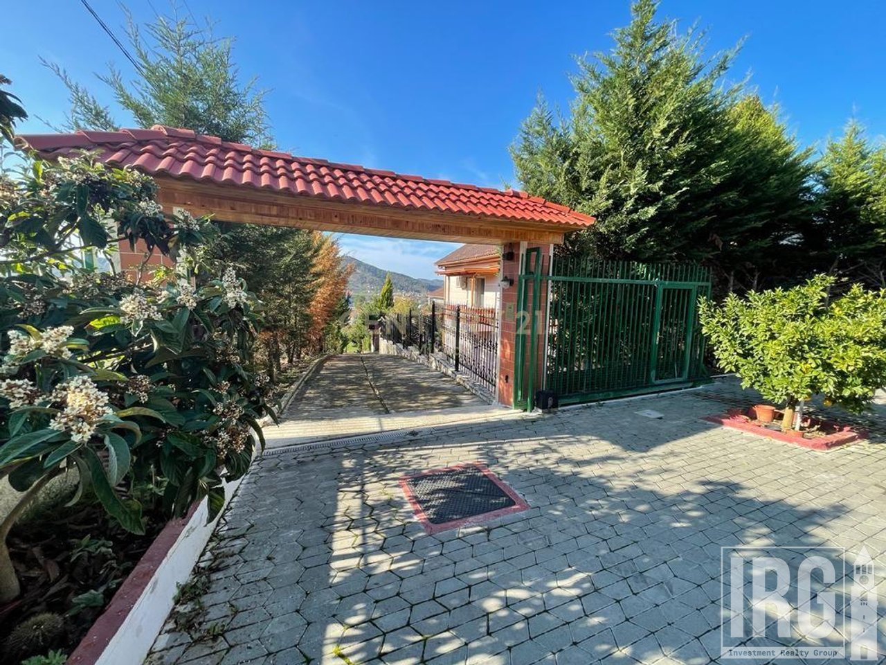 VILLA CON CORTILE IN VENDITA A PEZE TE VOGEL