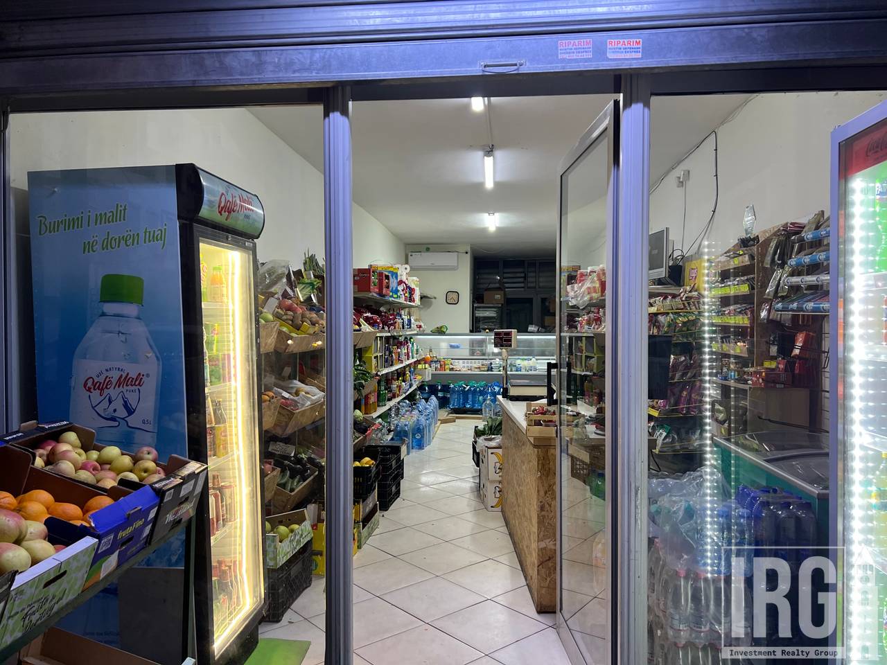 Commercial space for sale near Kristal Center, Paris Commune