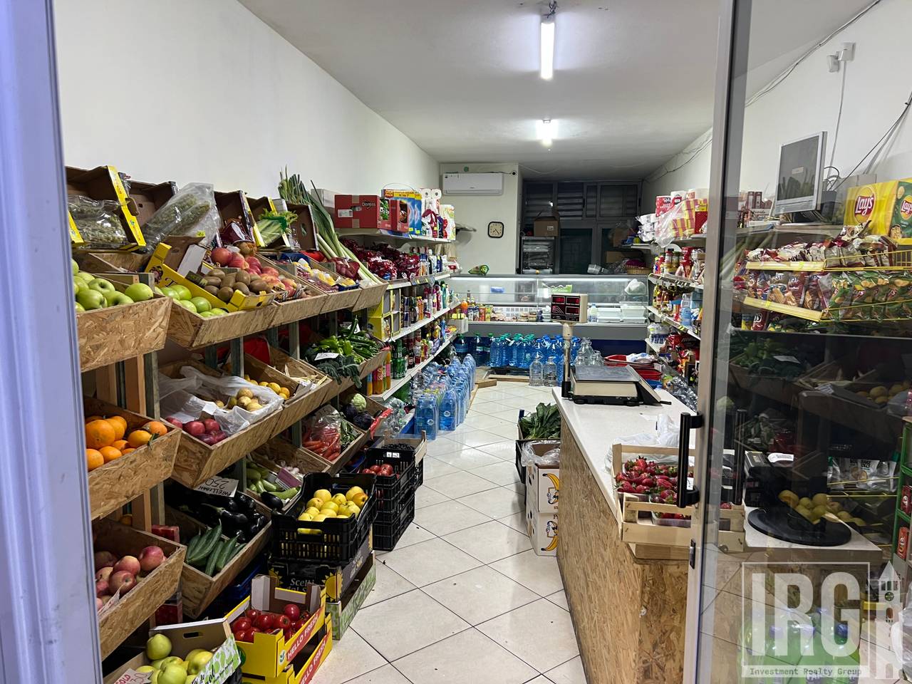 Commercial space for sale near Kristal Center, Paris Commune