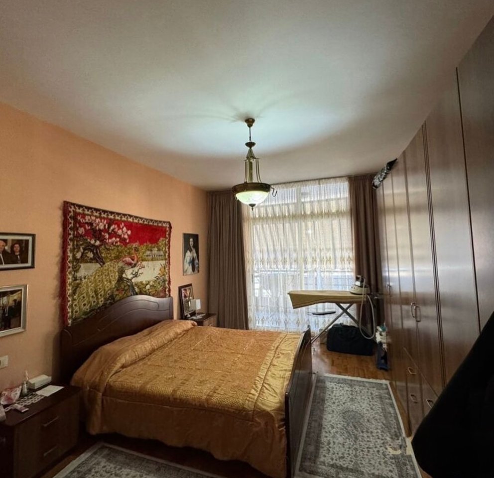 KOMUNA PARISIT, SHITET APARTAMENT 2+1+2 TEK KOMPLEKSI KIKA 1