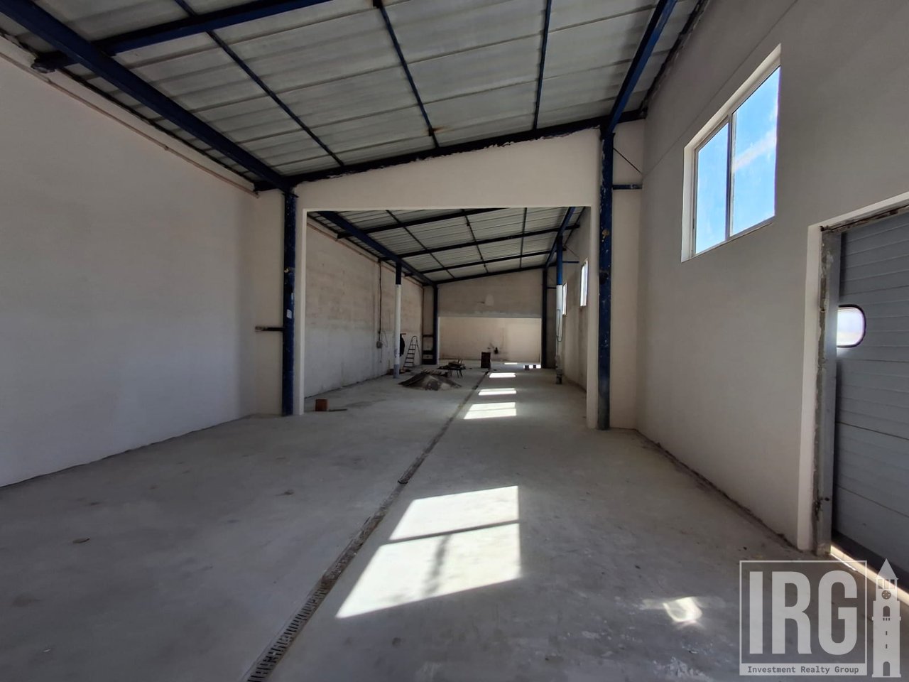 Kapanon industrial  me qira –  pranë autostradës Tirane -Durres