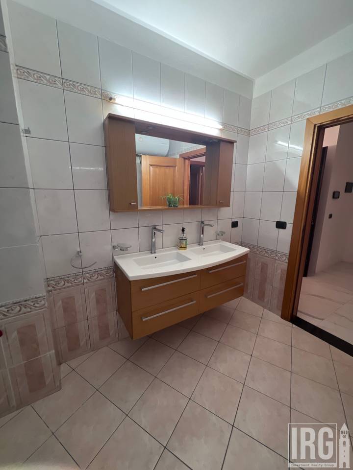 Apartament 3+1+2 Me Verandë Për Qira, Rruga e Elbasanit