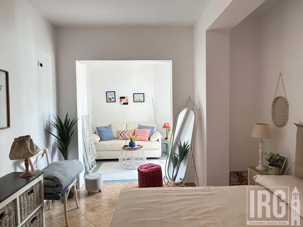 APARTAMENT 1+1 ME PAMJE NGA DETI NË LUNGOMARE, VIJA E PARË.