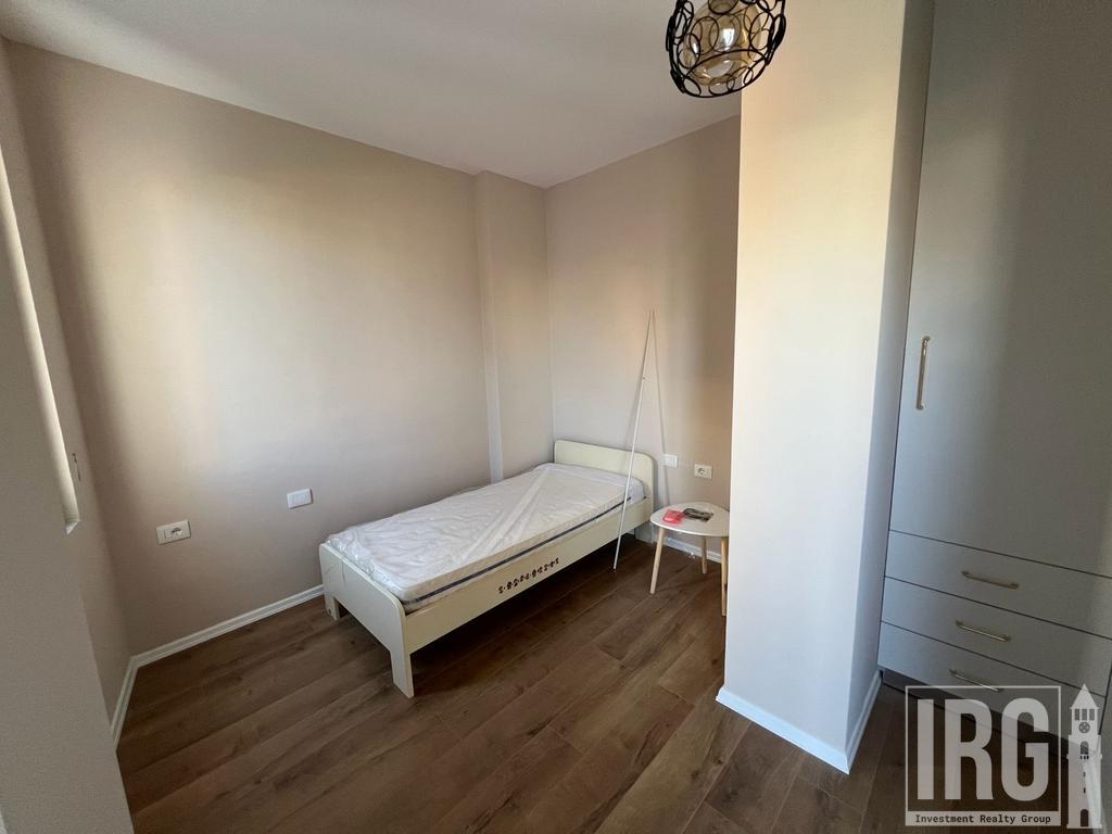 APARTAMENT 2+1 TEK RRUGA E BARRIKADAVE!