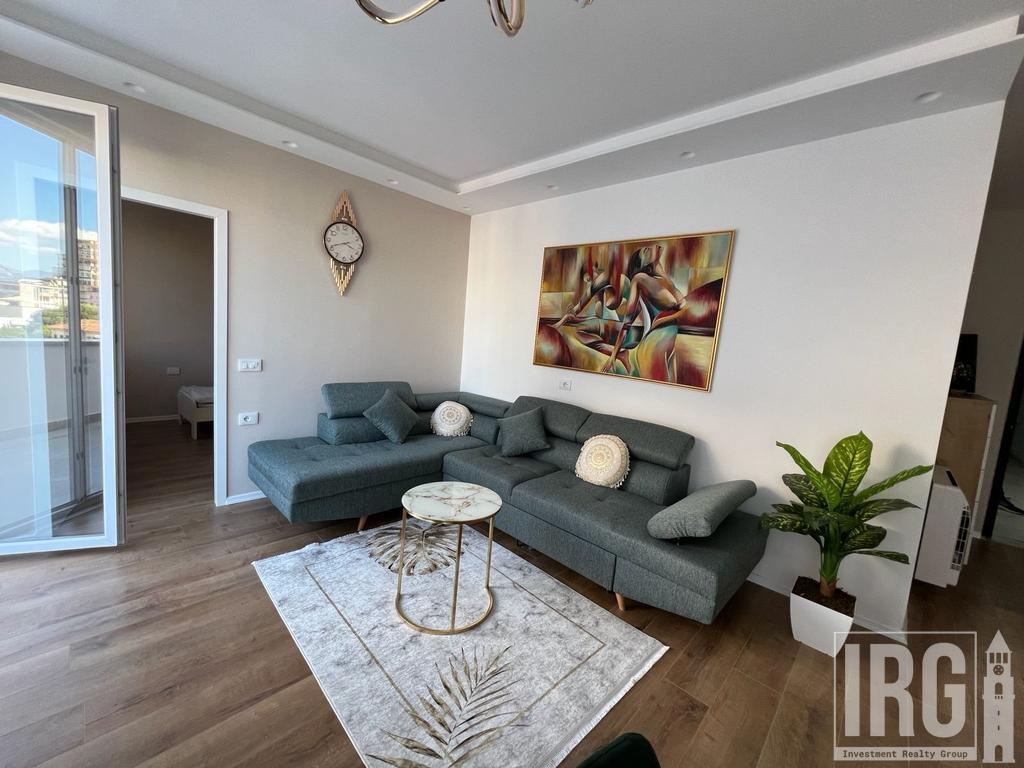 APARTAMENT 2+1 TEK RRUGA E BARRIKADAVE!