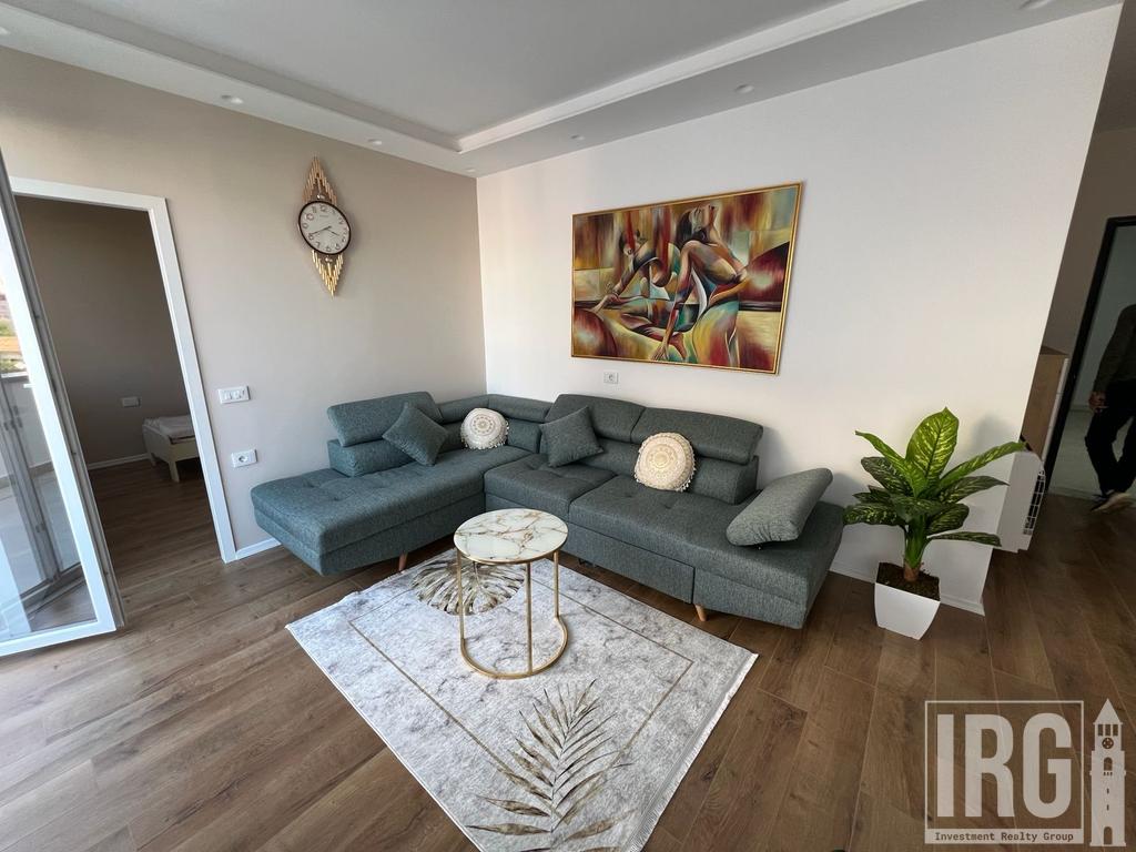 APARTAMENT 2+1 TEK RRUGA E BARRIKADAVE!