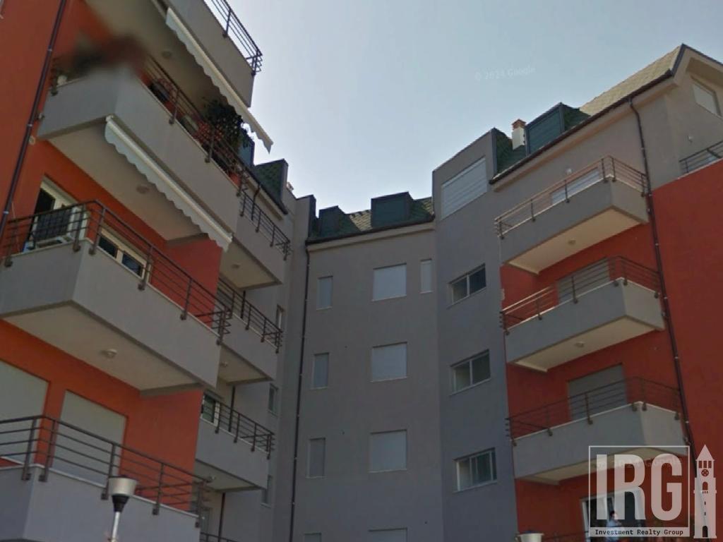Ambjent komercial per shitje tek Liqeni i Thate
