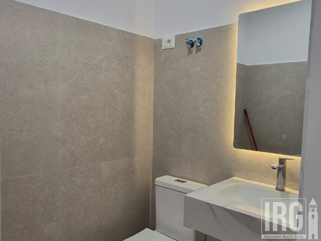Jepet me qera super ambient tek ATSH, buzë rrugës kryesore në Bulevardin Zhan D’Ark