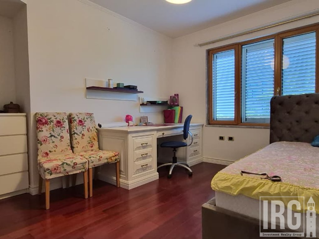 APARTAMENT  3+1+2 TEK ATSH PER QIRA !