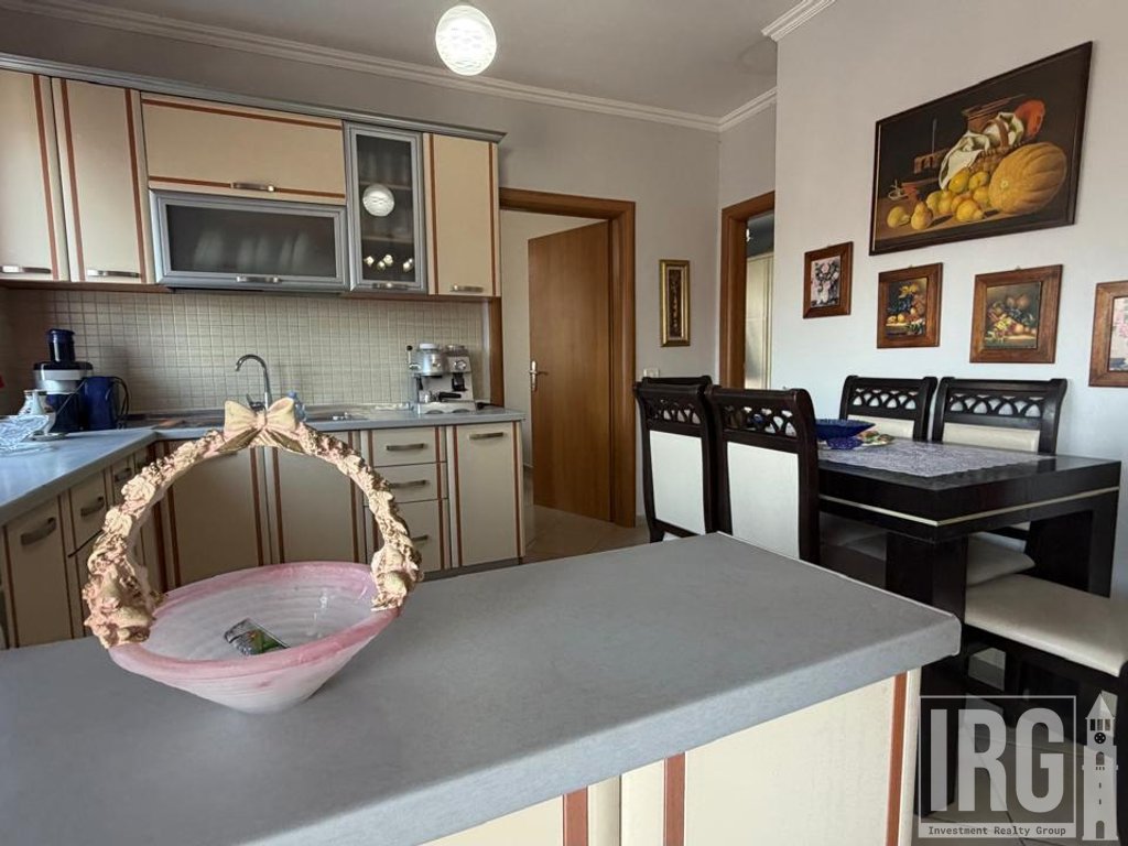 APARTAMENT 2+1 PRANE GJIMNAZIT PARTIZANI!