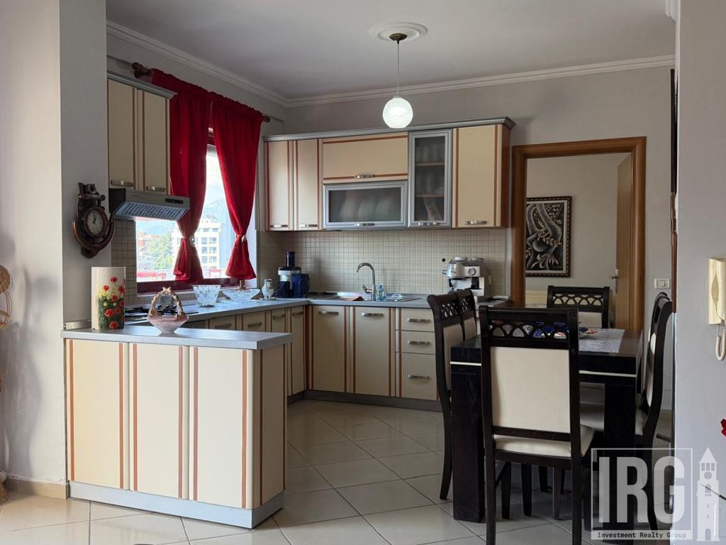 APARTAMENT 2+1 PRANE GJIMNAZIT PARTIZANI!