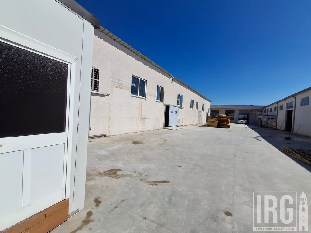 Kapanon industrial  me qira –  pranë autostradës Tirane -Durres