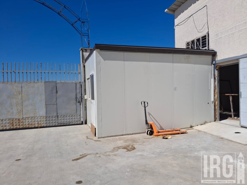 Kapanon industrial  me qira –  pranë autostradës Tirane -Durres