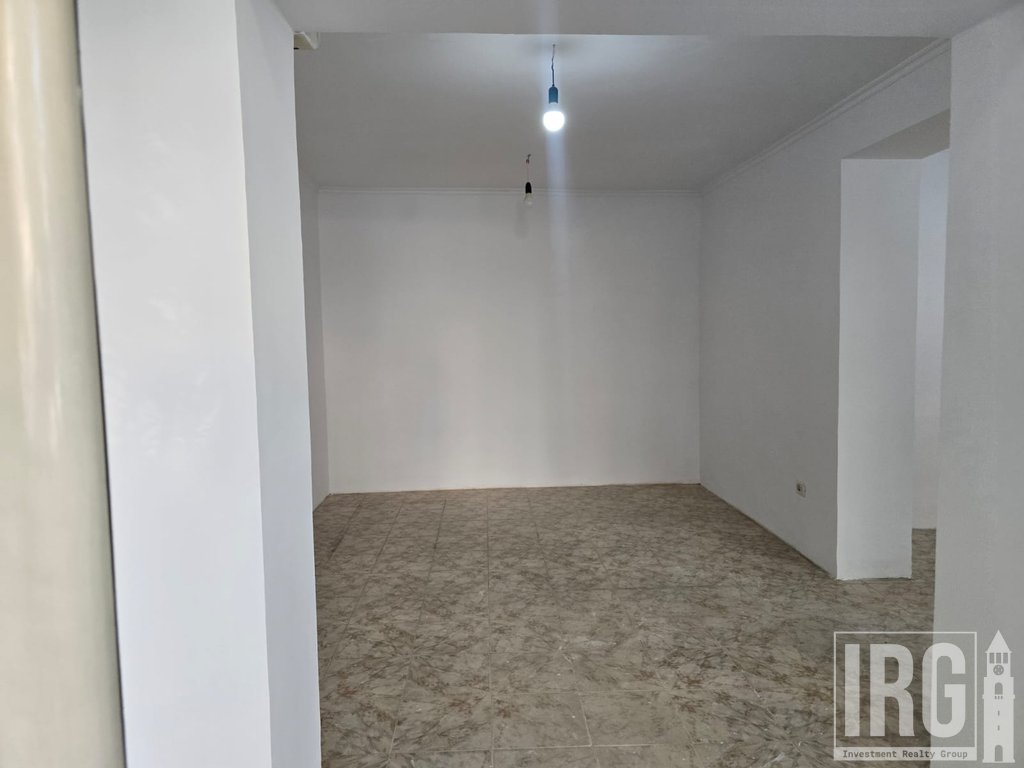 Shitet ambjent dhe garsoniere ne Rrugen e Kavajes!