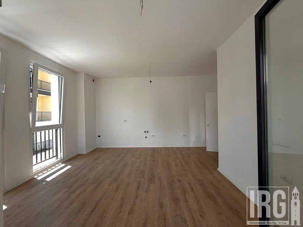 SHITET APARTAMENT 2+1 TEK XHAMIA NE SAUK  !