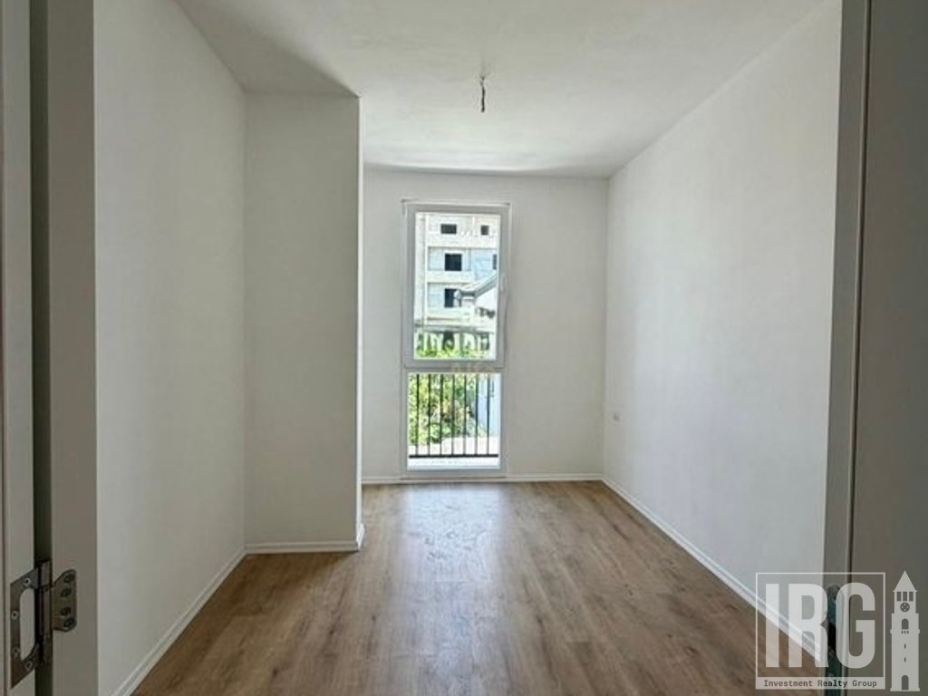 SHITET APARTAMENT 2+1 TEK XHAMIA NE SAUK  !
