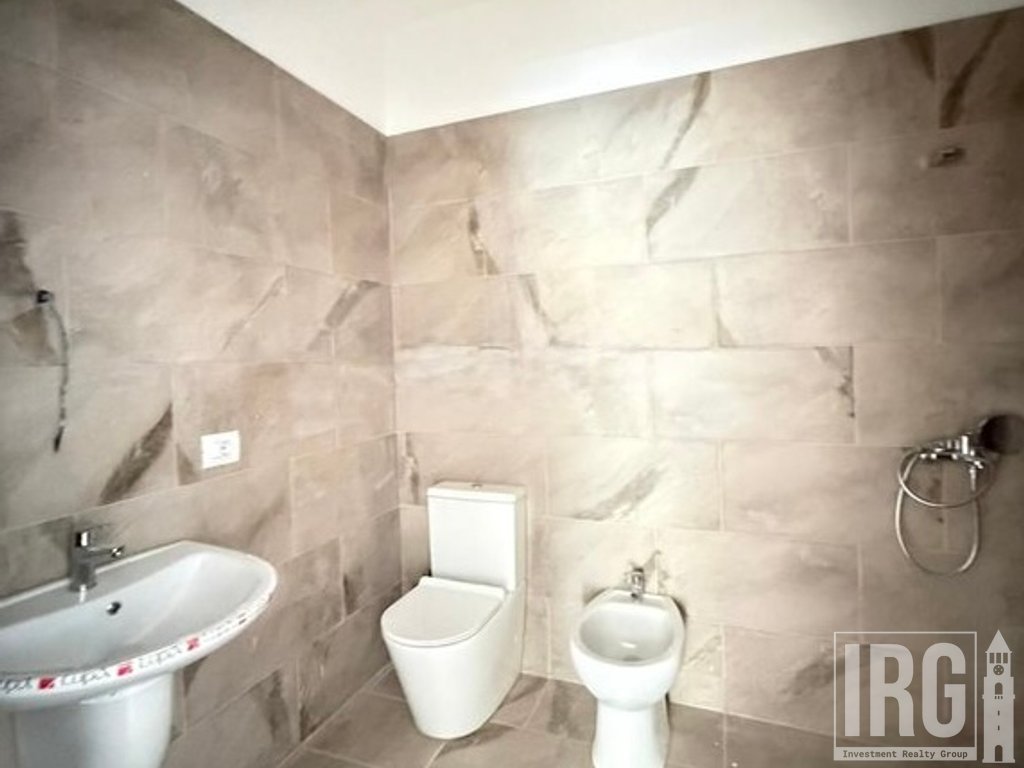 SHITET APARTAMENT 2+1 TEK XHAMIA NE SAUK  !