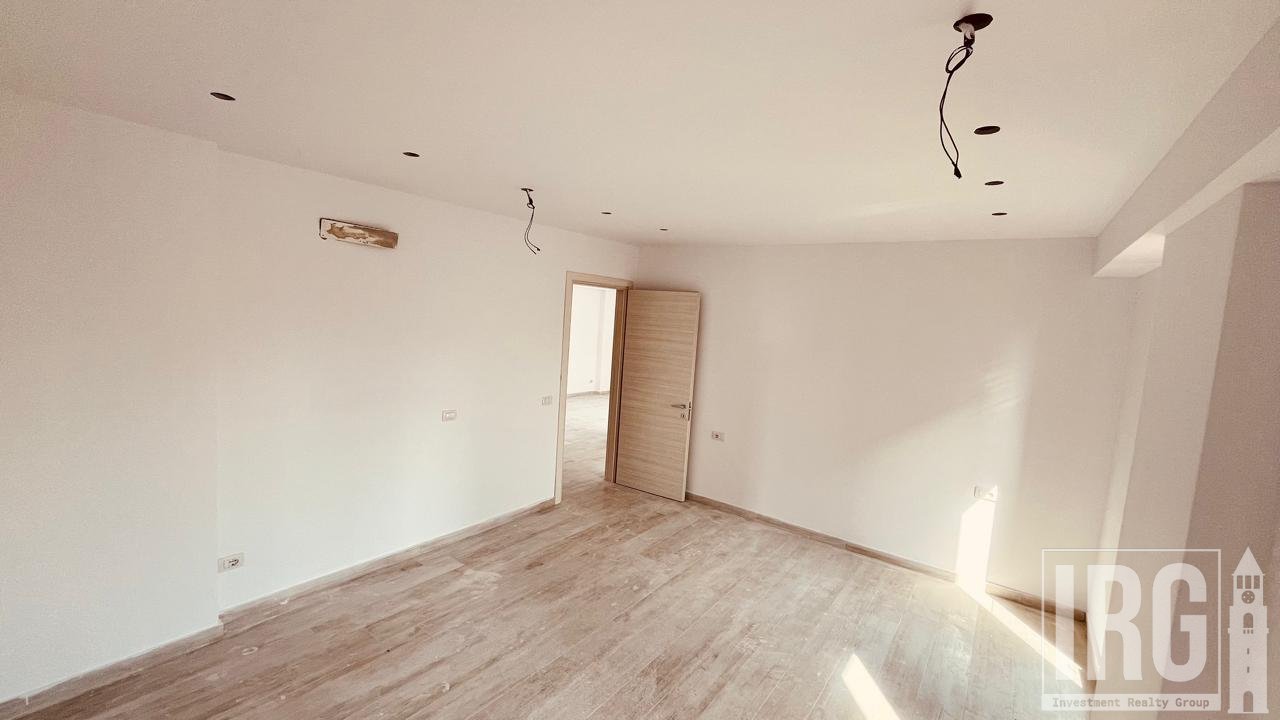 OFFICE FOR RENT IN THE CENTER, KAVAJES STREET