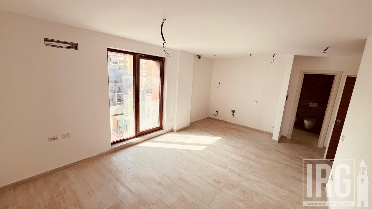 OFFICE FOR RENT IN THE CENTER, KAVAJES STREET