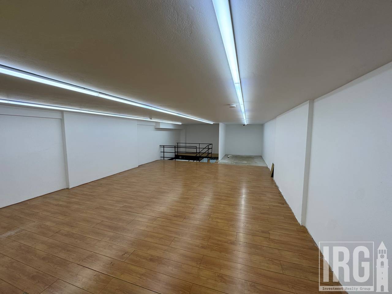 AMBIENTE COMMERCIALE DUPLEX IN VIA ISLAM ALLA
