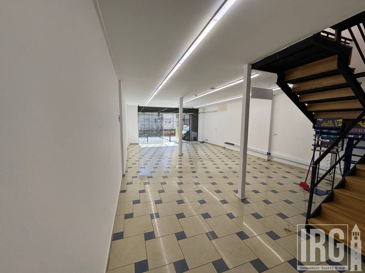 AMBIENTE COMMERCIALE DUPLEX IN VIA ISLAM ALLA
