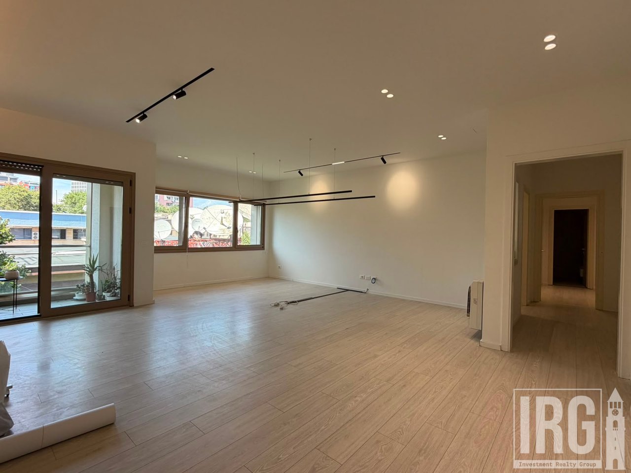 Super ambiente per ufficio vicino allo Stadio Air Albania!
