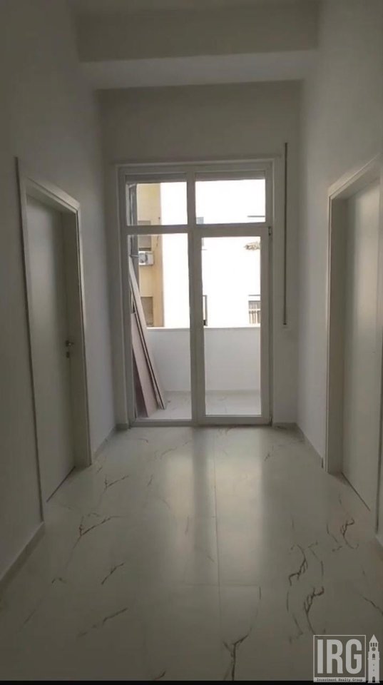 Super Ambiente per zyra Rruga e Durresit