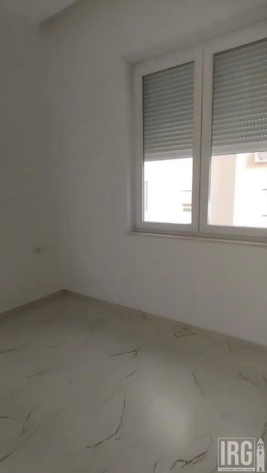 Super Ambiente per zyra Rruga e Durresit