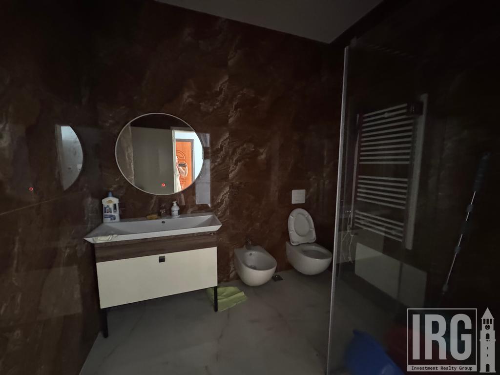 Apartament/Zyra 400m2 prane Kopshtit Zoologjik