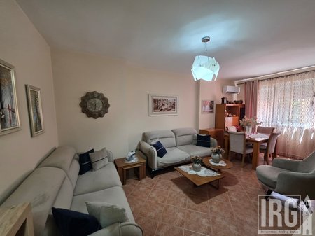 Apartament 1+1 per qera perballe Xhamise Rr Kavajes!